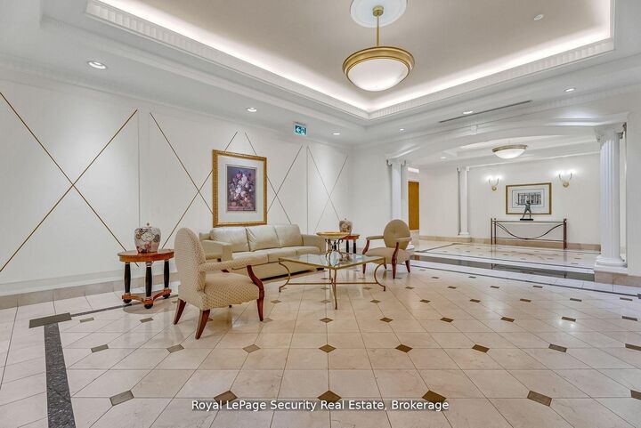 Property Photo: 980 Yonge Street 403 ON M4W 3V8