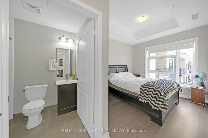 Property Photo:  555 William Graham Drive Ph401  ON L4G 3H9 