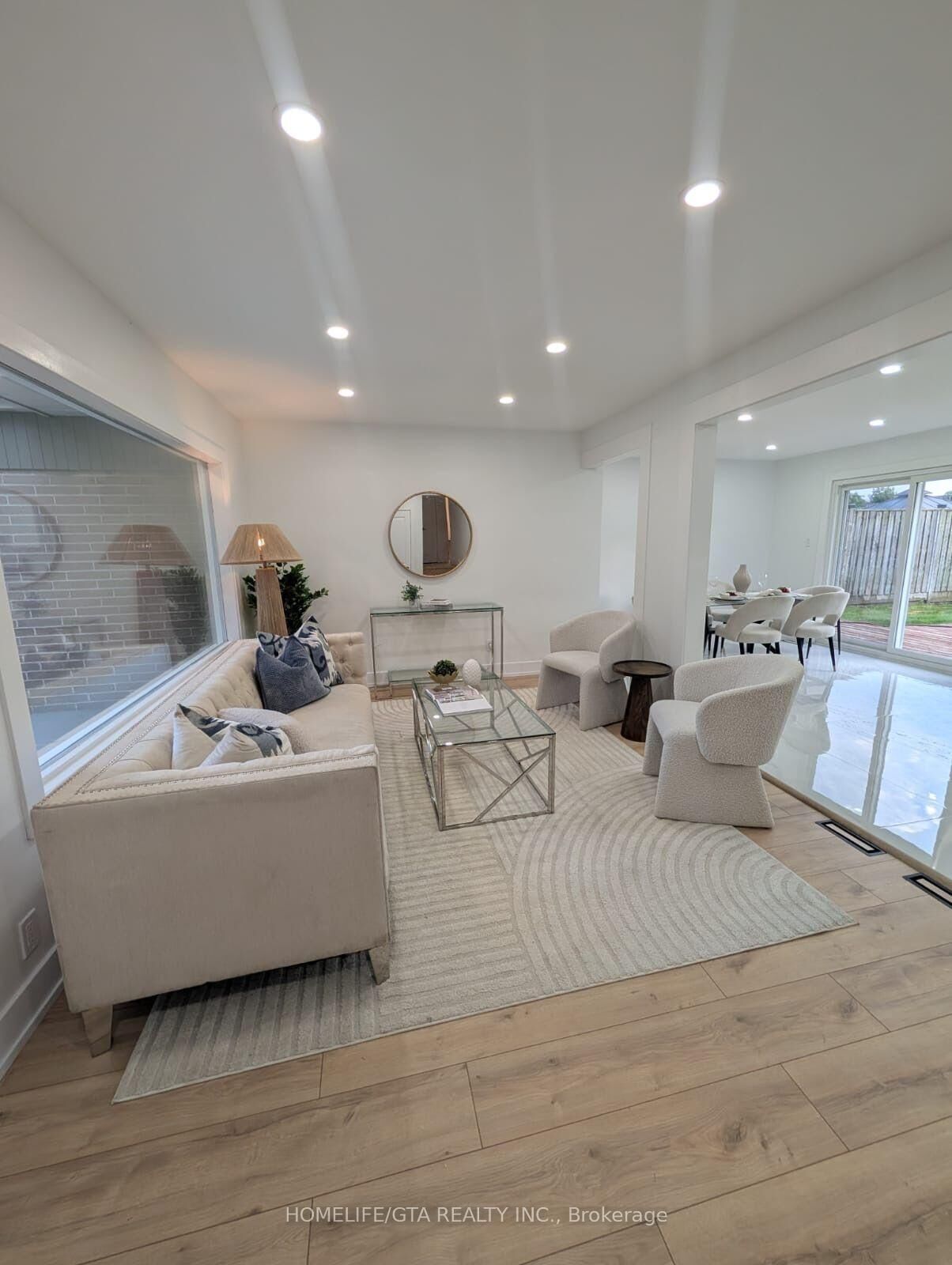 Property Photo: 14 Heatherwood Road ON L1S 2K7