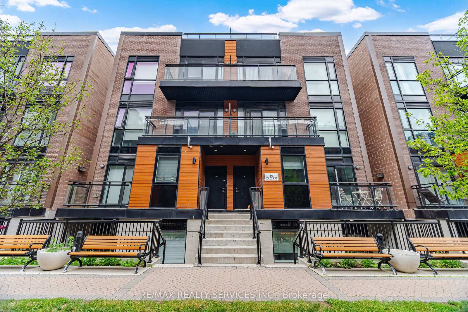 Property Photo: 26 Coles Avenue 302 ON L4L 0J1