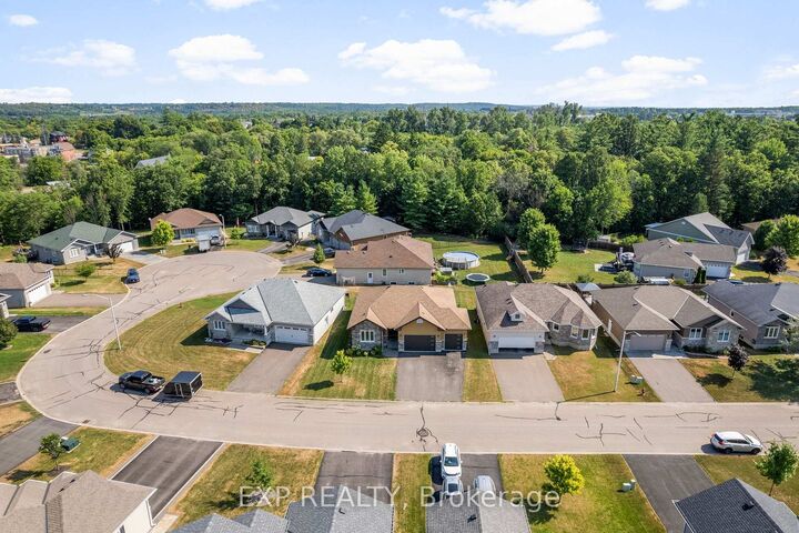 Property Photo: 511 Coleraine Drive ON K7V 1X3