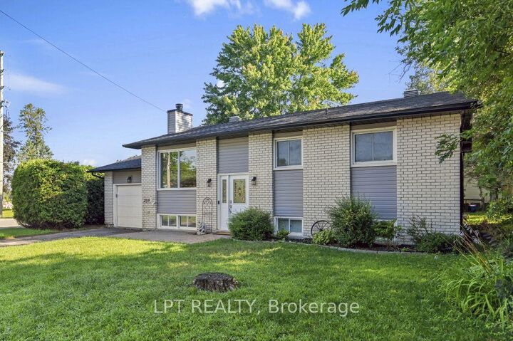 209 Bridge Street N — photo 1