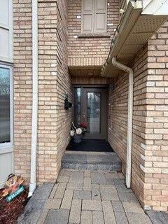 Photo de la propriété:  2133 Heidi Avenue  ON L7M 3P4 