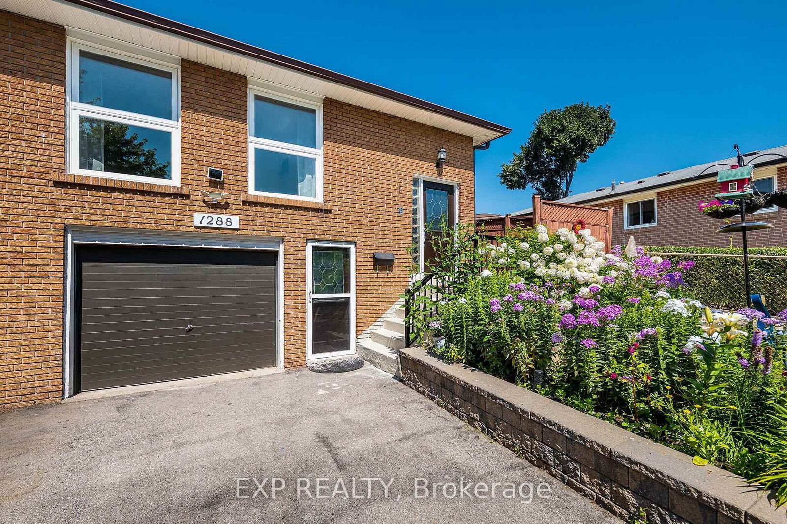 Property Photo: 1288 Playford Road ON L5J 3V7