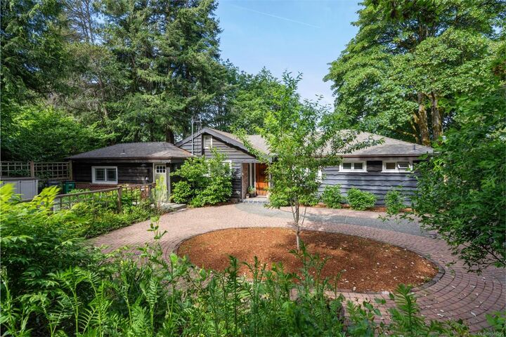 Property Photo: 5168 Santa Clara Ave BC V8Y 1W4
