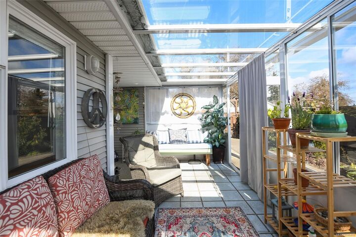 Property Photo: 810 Park Pl #A BC V9N 8L6