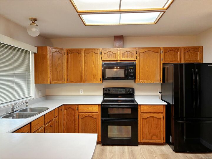 Property Photo: 352 Nootka Dr BC V0P 1G0