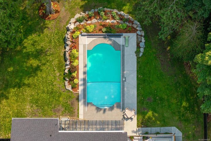 Property Photo: 1728 Extension Rd BC V9X 1C7
