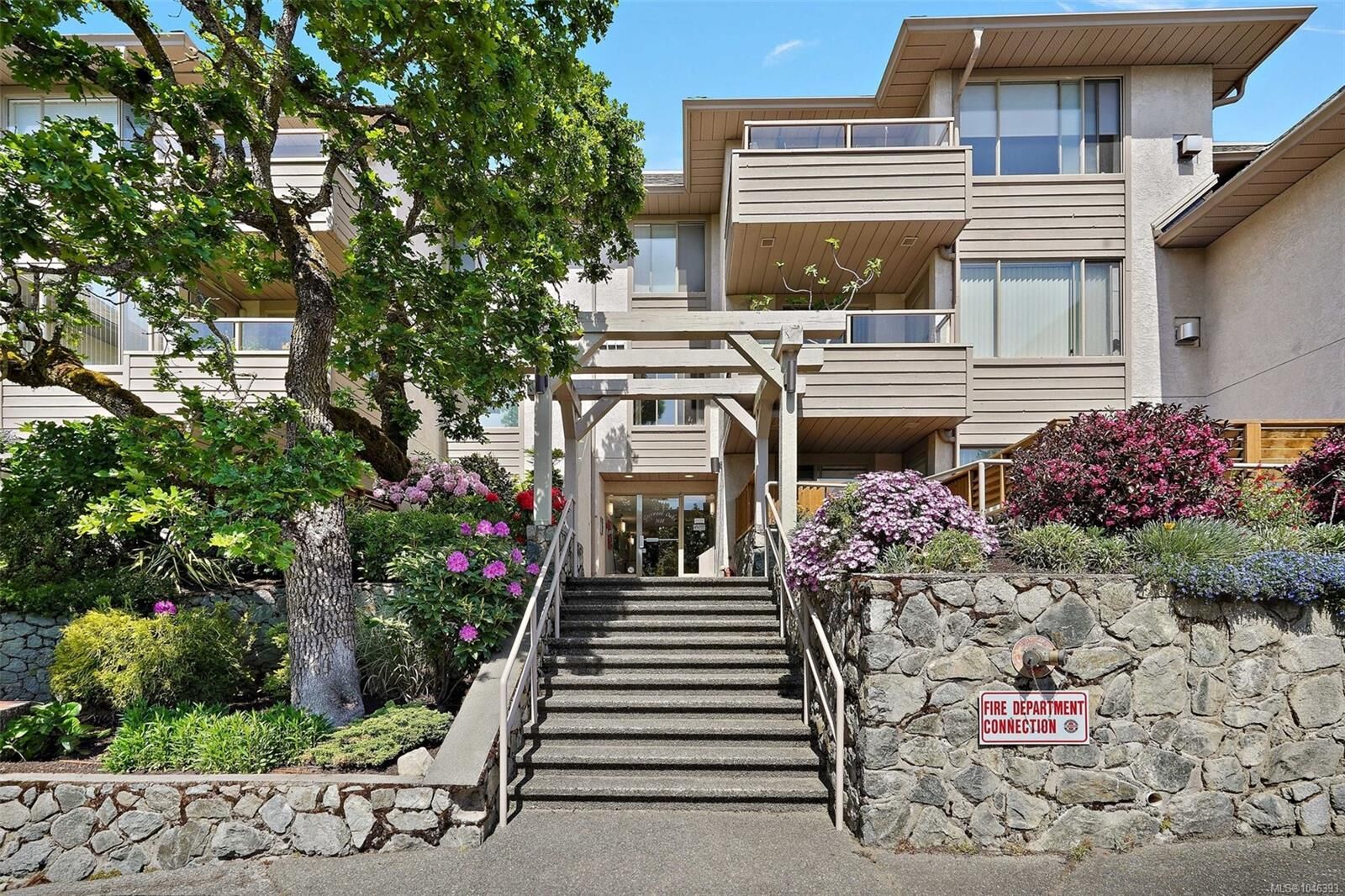 Property Photo: 3400 Quadra St #306 BC V8X 1G6