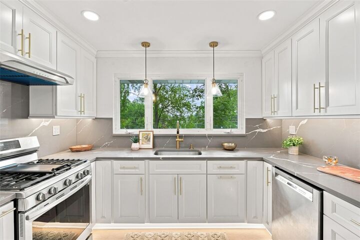 Property Photo:  150 Meadowbrook Drive  PA 15102 