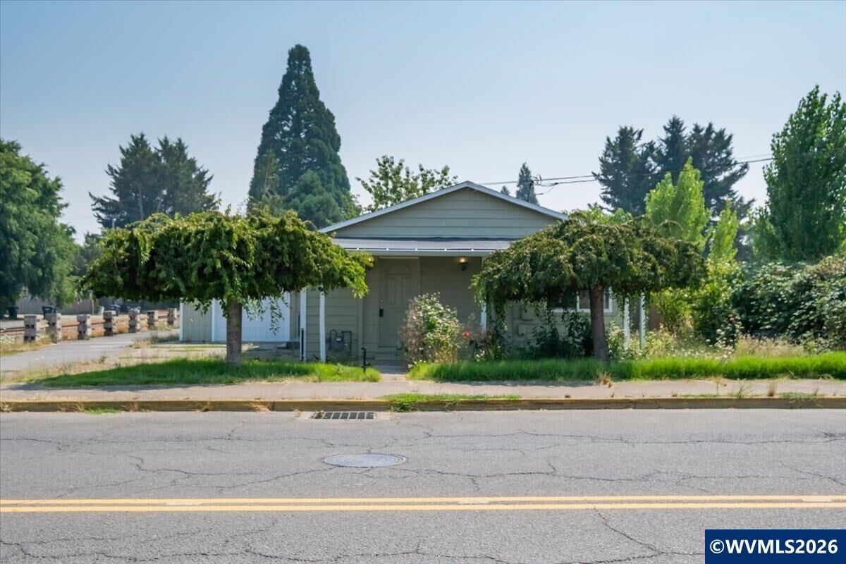 Property Photo: 215 N Polk St OR 97351
