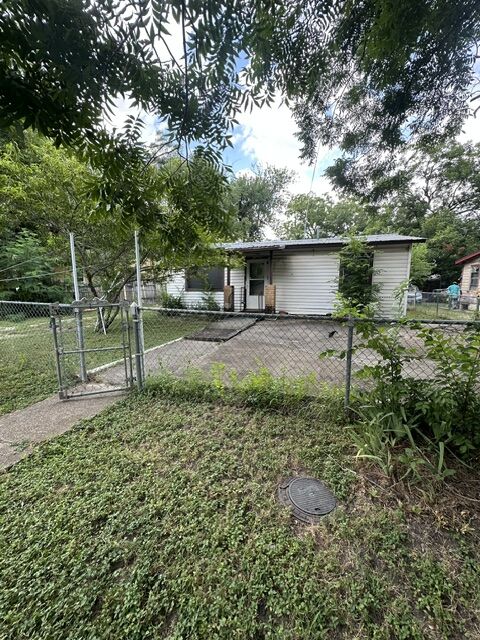 Property Photo:  1127 Mark Street D  TX 78721 