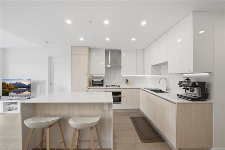 Property Photo: 477 W 59th Avenue 303 BC V5X 1X4