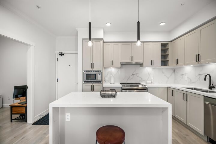 Property Photo:  12109 223 Street 306  BC V2X 5Y6 