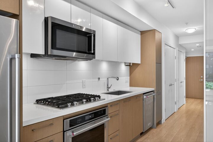 Property Photo: 384 E 1st Avenue 304 BC V5T 0G5