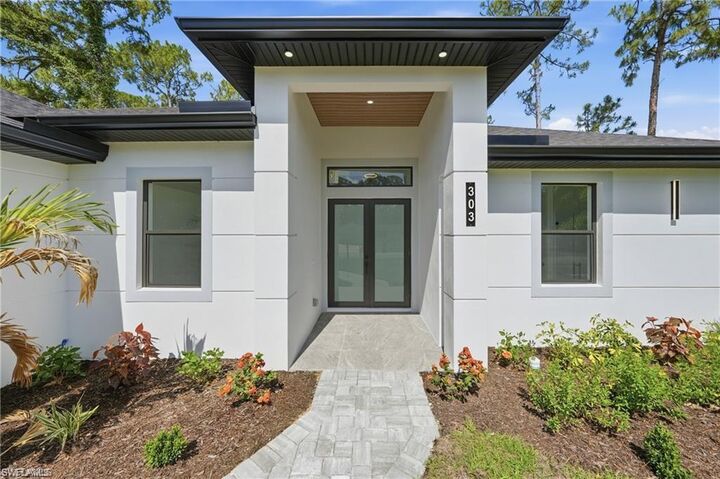 Property Photo:  303 McArthur Ave  FL 33936 