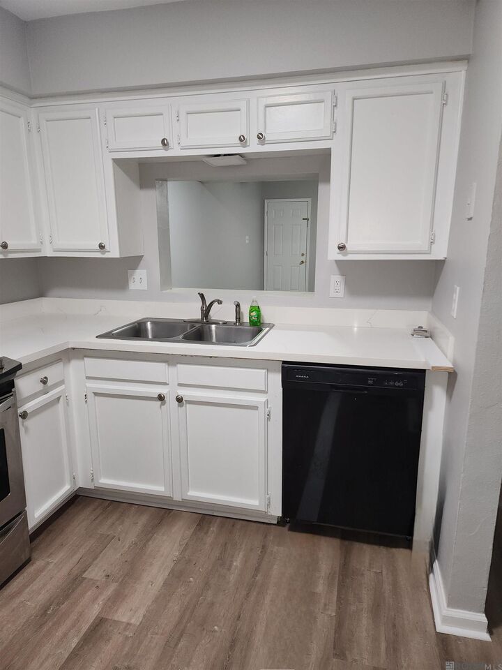 Property Photo: 820 Meadow Glen Ave #D LA 70791