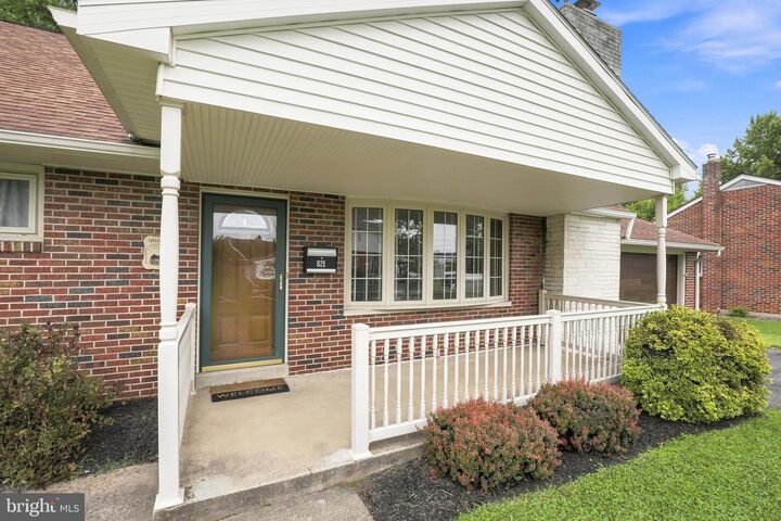 Property Photo:  821 Ridge Avenue  PA 17512 