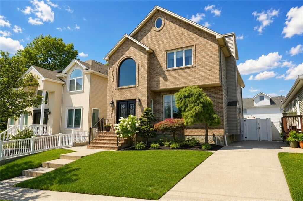 Property Photo:  153 Downes Avenue  NY 10312 