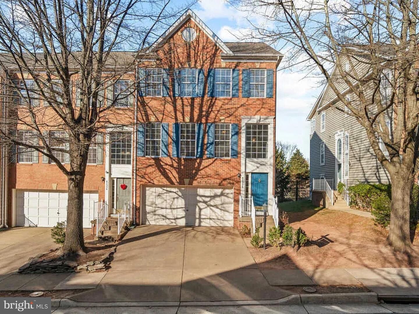 Property Photo: 47326 Sterdley Falls Terrace VA 20165