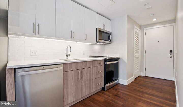 Property Photo:  2200 Benjamin Franklin Parkway N1908  PA 19130 