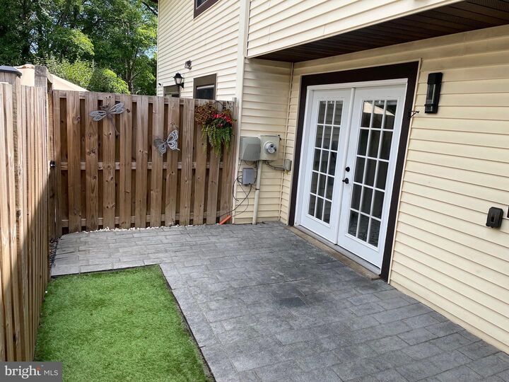 Property Photo: 2533 Fox Ridge Court VA 22192