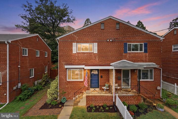 Property Photo:  48 W Taylor Run Parkway  VA 22314 