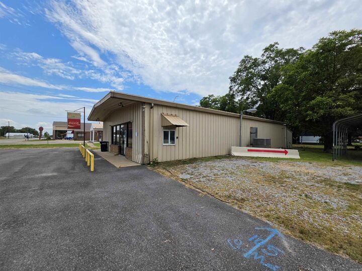 Property Photo: 105 S Main St AR 72123