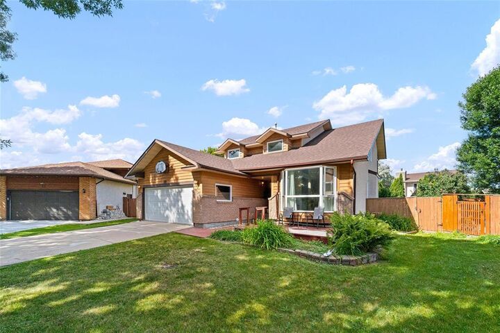Property Photo: 19 Cunard Place MB R3T 5M1