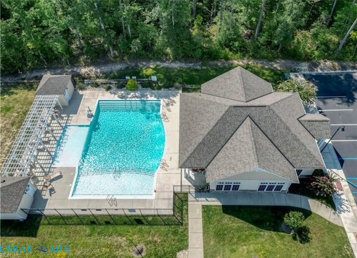 Property Photo: 128 Capeside Court 14B VA 23188