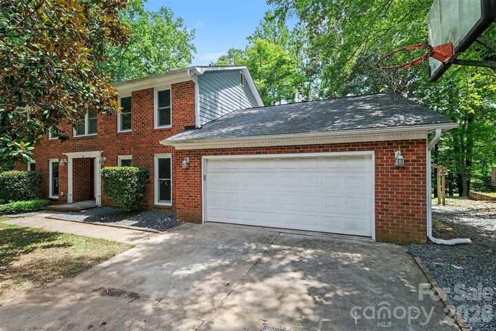 Property Photo:  915 Brightmoor Drive  NC 28105 