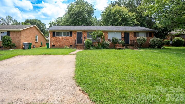Property Photo:  4926 Malibu Drive  NC 28215 