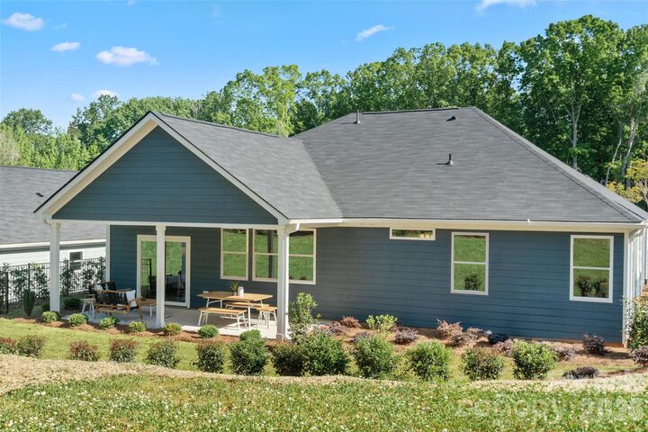 Property Photo: 6042 Bella Vista Drive NC 28037