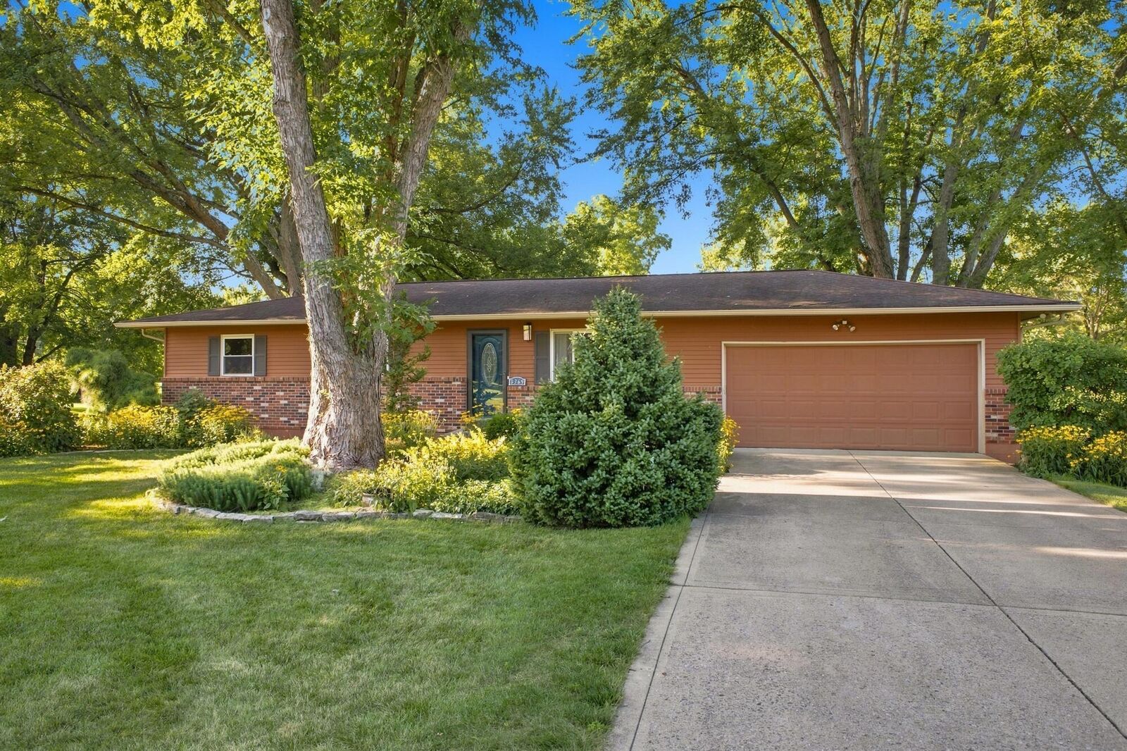 Property Photo:  8369 Walnut Avenue  OH 43021 