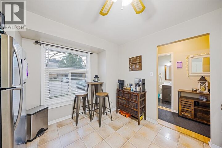 Property Photo:  27 York Crescent 17  ON N7S 6H9 