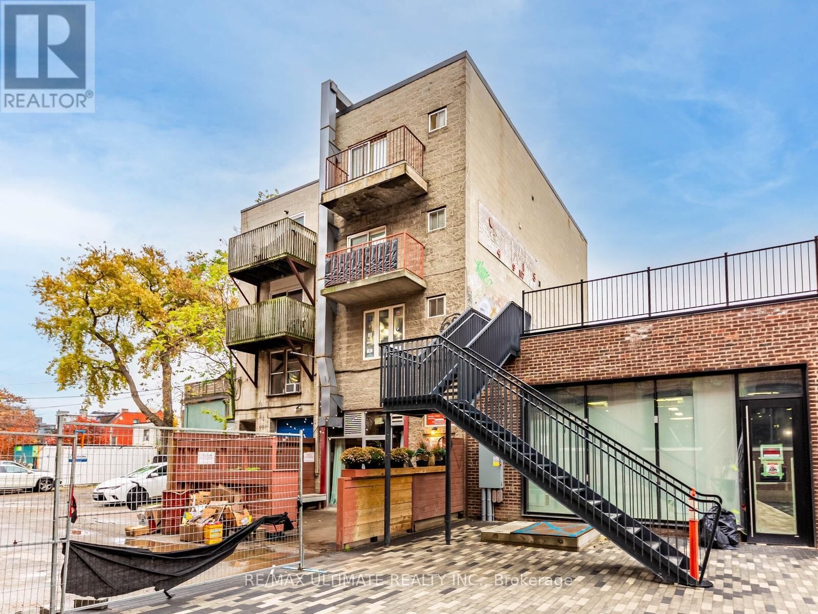 Property Photo:  996 Queen Street East 4  ON M4M 1K1 