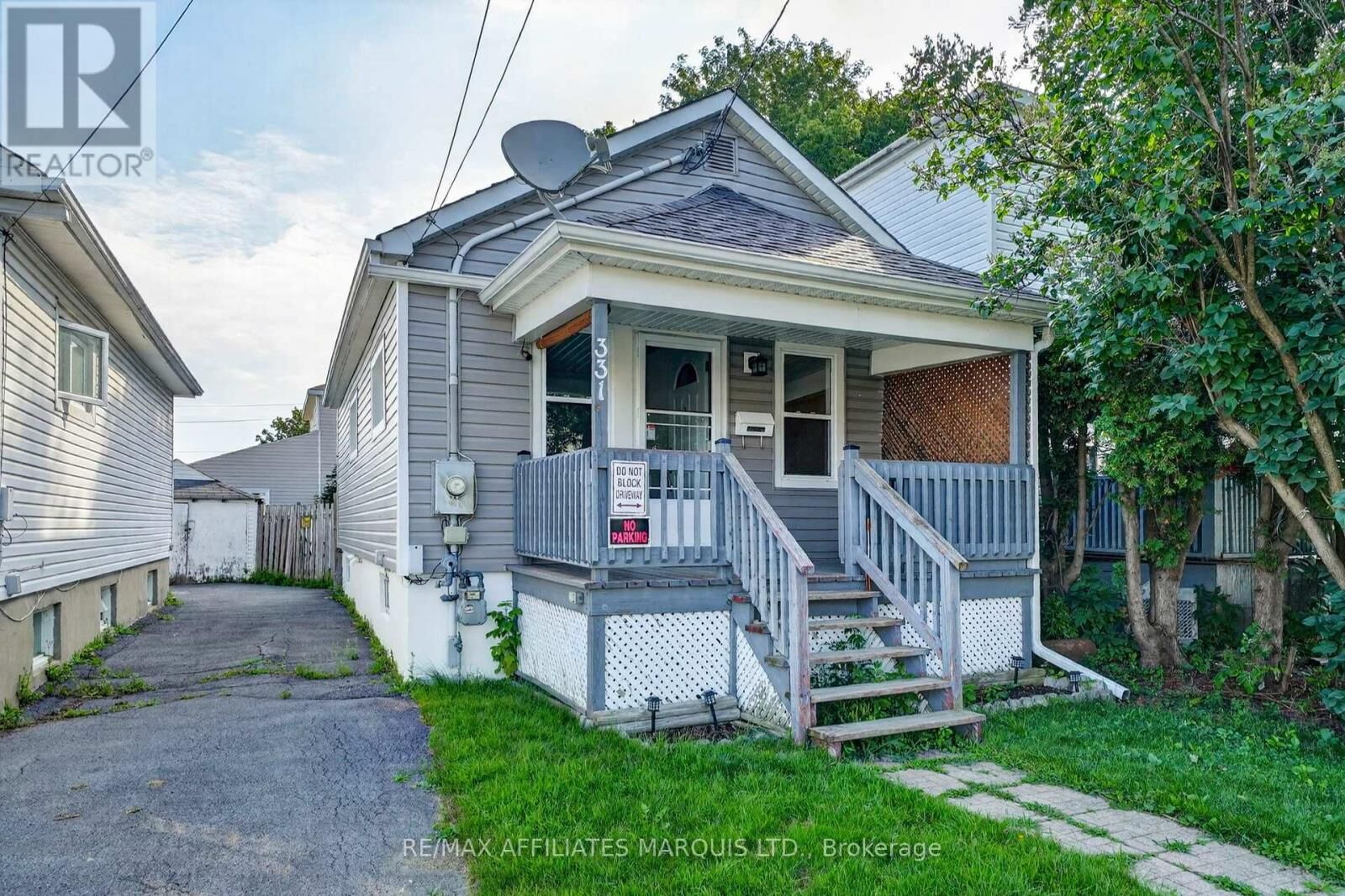 Property Photo: 331 Carleton Street ON K6H 4X6