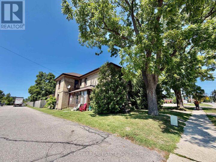 Property Photo: 135 Sherwood Drive ON N3T 1N8