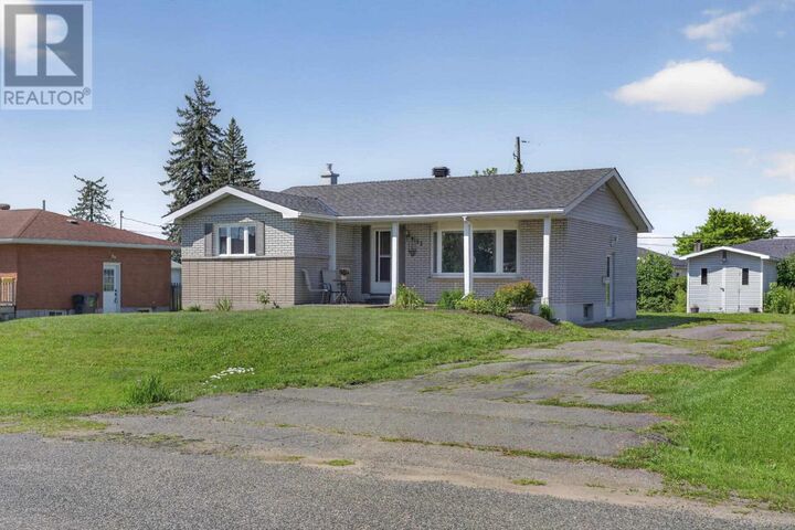 Property Photo: 153 Caledon St ON P6B 5C2