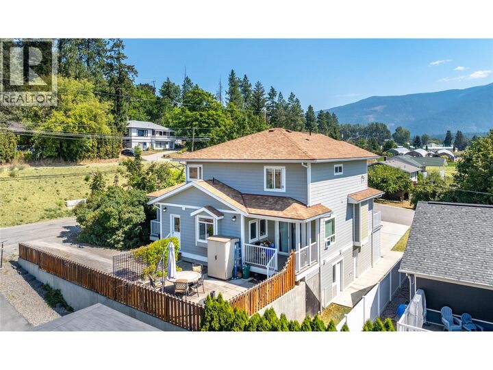 Property Photo: 201 25th Avenue South BC V0B 1G5