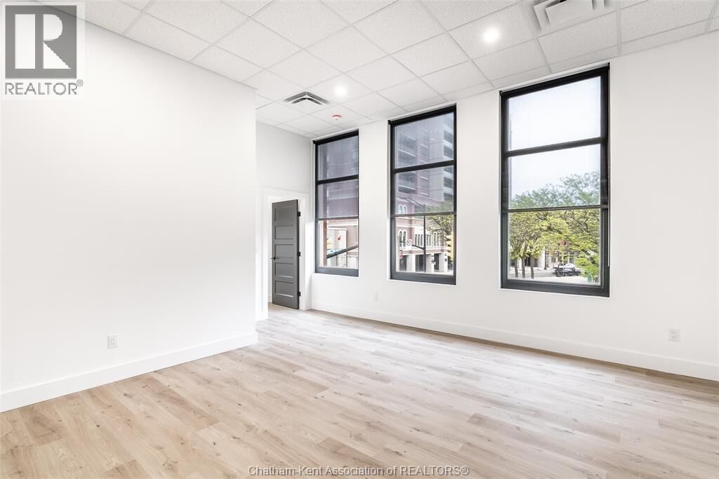 Property Photo:  138 King Street West 203  ON N7M 1E3 