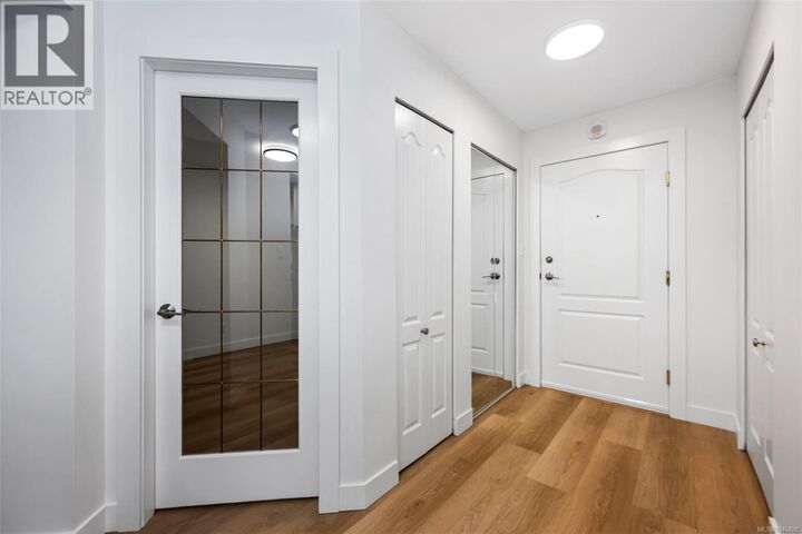 Property Photo:  1501 Richmond Avenue 401  BC V8R 4P7 