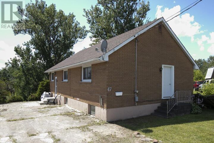 47 Fairview Ave — photo 1