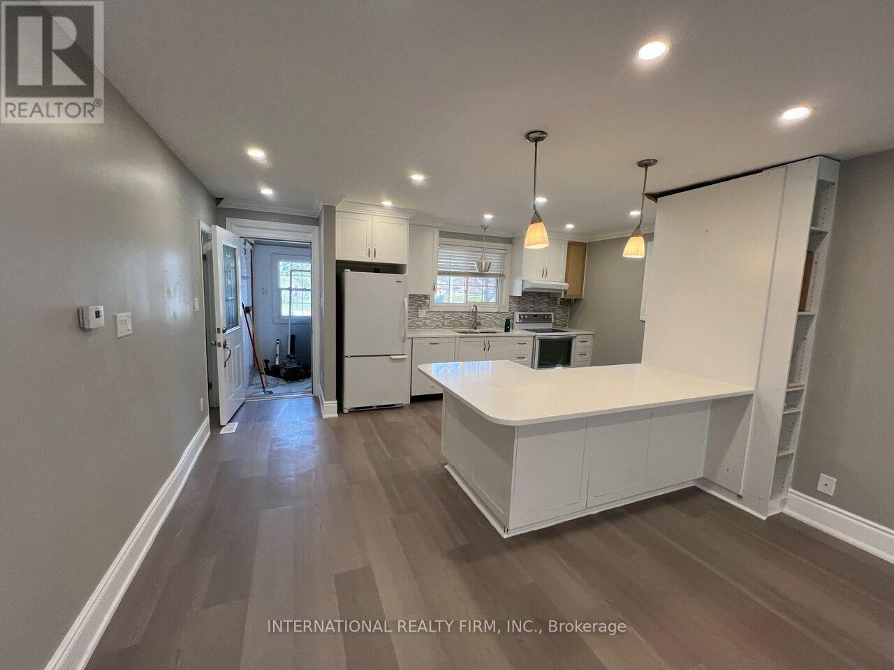Property Photo: 73 Murray Drive 101 ON L4G 2C2