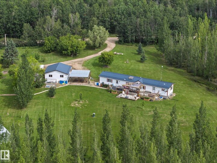 Property Photo: 3025 Twp Road 562 AB T0E 1A0