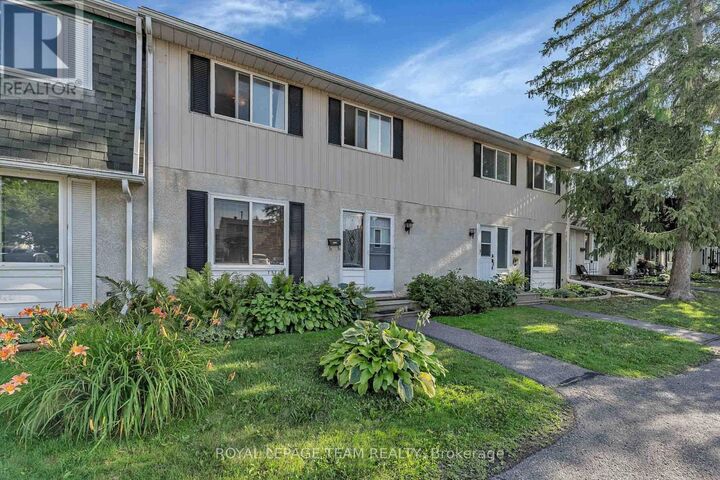 Property Photo: 1516 Beaverpond Drive F ON K1B 3R9