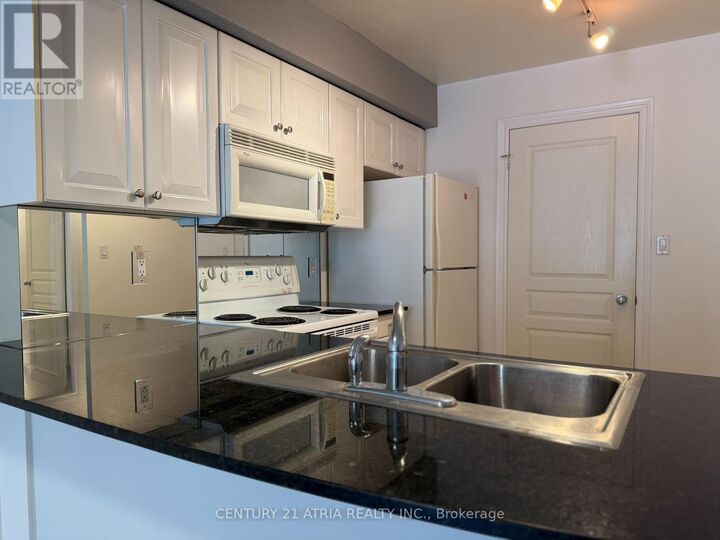 Property Photo: 801 Bay Street 602 ON M5S 1Y9