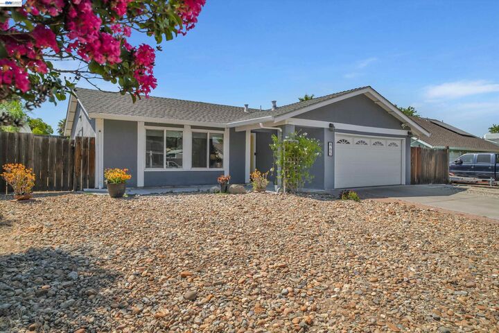 Property Photo: 465 Swan Dr CA 94551