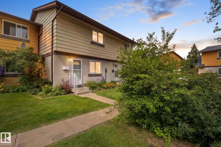 Property Photo: 152 Woodstock NW AB T5T 0H6