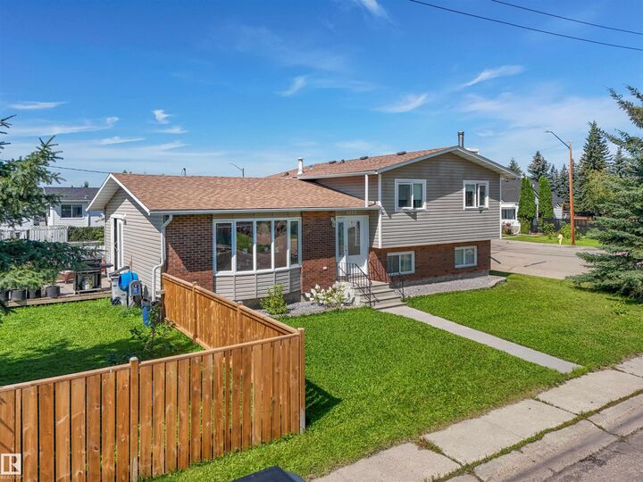 Property Photo:  4903 52 Avenue  AB T0E 0T0 